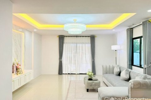 Casa de 3 dormitorios en Pattaya, Tailandia № 232980 - foto 7
