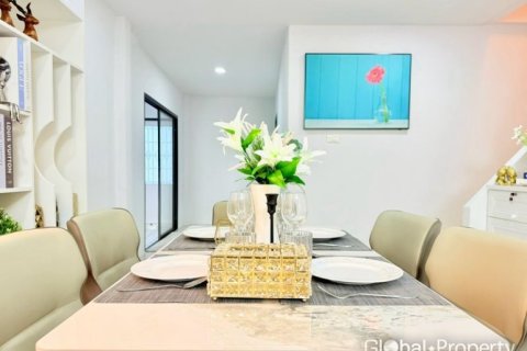 Casa de 3 dormitorios en Pattaya, Tailandia № 232980 - foto 10