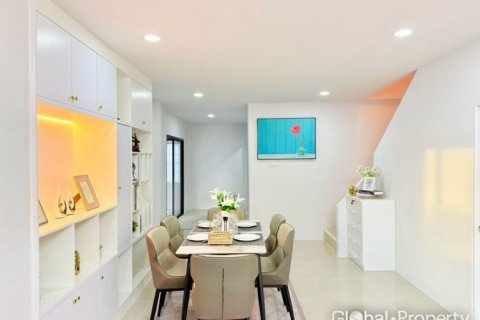 Casa de 3 dormitorios en Pattaya, Tailandia № 232980 - foto 8