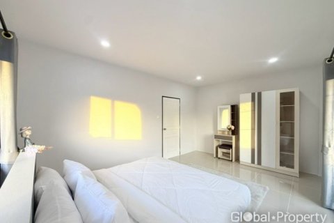 Casa de 3 dormitorios en Pattaya, Tailandia № 232980 - foto 13