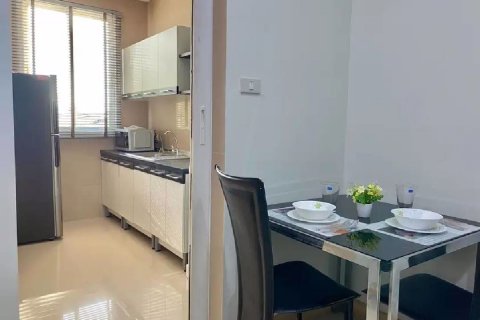 Condominio de 2 dormitorios en Wang Thonglang, Bangkok, Tailandia № 71871 - foto 4