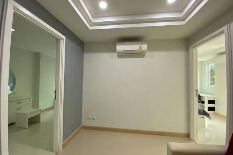 Condominio de 2 dormitorios en Wang Thonglang, Bangkok, Tailandia № 71871 - foto 2