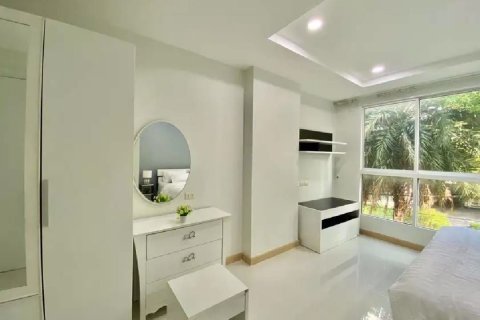 Condominio de 2 dormitorios en Wang Thonglang, Bangkok, Tailandia № 71871 - foto 3