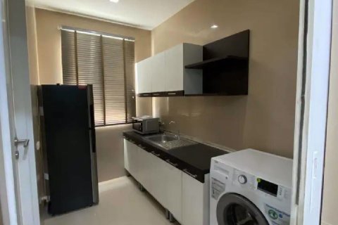 Condominio de 2 dormitorios en Wang Thonglang, Bangkok, Tailandia № 71871 - foto 7