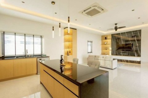 Chalet de 3 dormitorios en Hua Hin, Tailandia № 146918 - foto 5