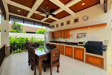 Chalet de 4 dormitorios en Hua Hin, Tailandia № 168289 - foto 16