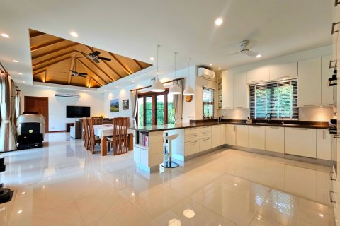Chalet de 4 dormitorios en Hua Hin, Tailandia № 168289 - foto 15