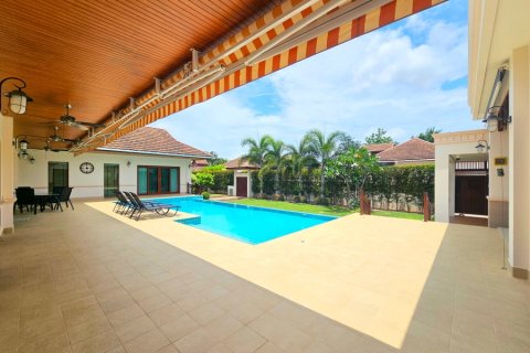 Chalet de 4 dormitorios en Hua Hin, Tailandia № 168289 - foto 6