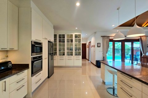 Chalet de 4 dormitorios en Hua Hin, Tailandia № 168289 - foto 14