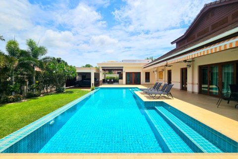 Chalet de 4 dormitorios en Hua Hin, Tailandia № 168289 - foto 3
