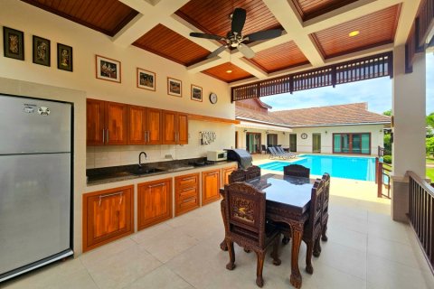 Chalet de 4 dormitorios en Hua Hin, Tailandia № 168289 - foto 17