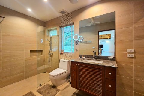 Chalet de 4 dormitorios en Hua Hin, Tailandia № 168289 - foto 23
