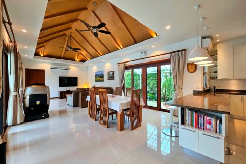 Chalet de 4 dormitorios en Hua Hin, Tailandia № 168289 - foto 11