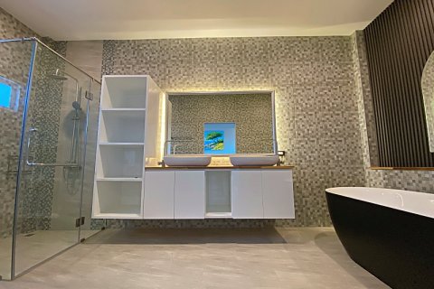 Chalet de 5 dormitorios en Hua Hin, Tailandia № 168288 - foto 21