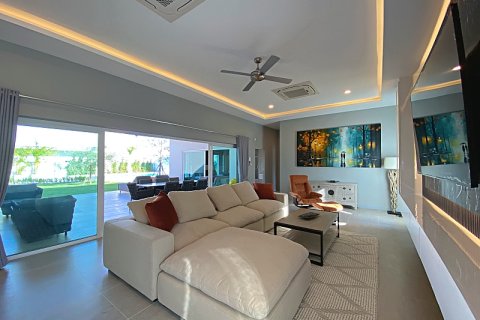 Chalet de 5 dormitorios en Hua Hin, Tailandia № 168288 - foto 12