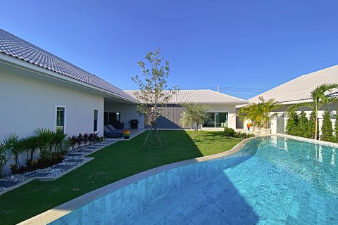 Chalet de 5 dormitorios en Hua Hin, Tailandia № 168288 - foto 2