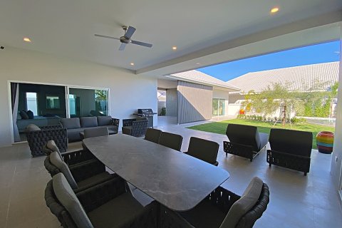 Chalet de 5 dormitorios en Hua Hin, Tailandia № 168288 - foto 9