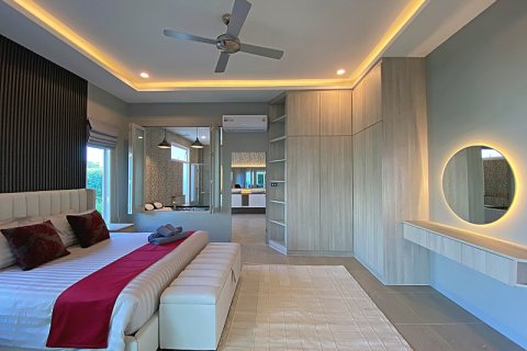 Chalet de 5 dormitorios en Hua Hin, Tailandia № 168288 - foto 24