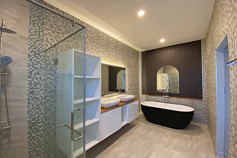 Chalet de 5 dormitorios en Hua Hin, Tailandia № 168288 - foto 22