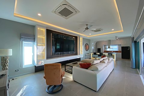 Chalet de 5 dormitorios en Hua Hin, Tailandia № 168288 - foto 11