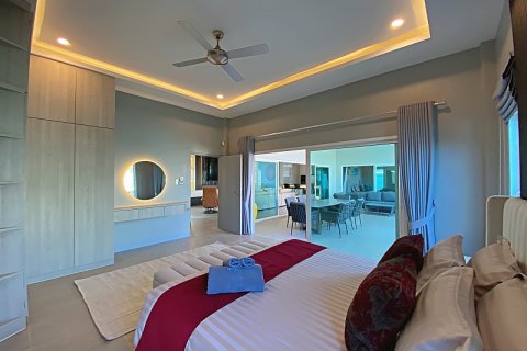 Chalet de 5 dormitorios en Hua Hin, Tailandia № 168288 - foto 27