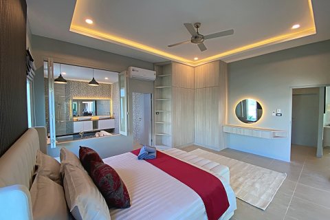 Chalet de 5 dormitorios en Hua Hin, Tailandia № 168288 - foto 25