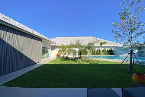 Chalet de 5 dormitorios en Hua Hin, Tailandia № 168288 - foto 8