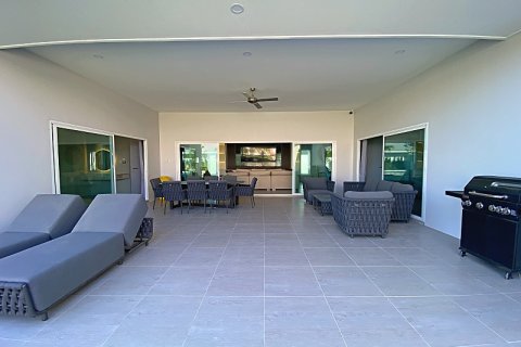 Chalet de 5 dormitorios en Hua Hin, Tailandia № 168288 - foto 5