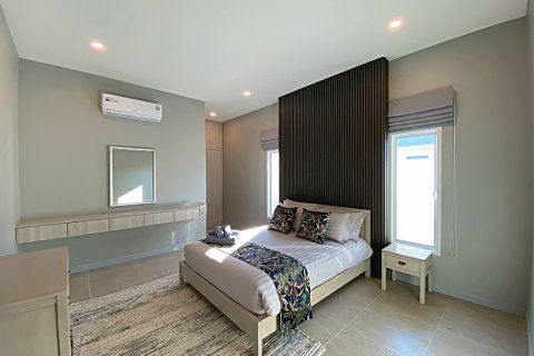 Chalet de 5 dormitorios en Hua Hin, Tailandia № 168288 - foto 30