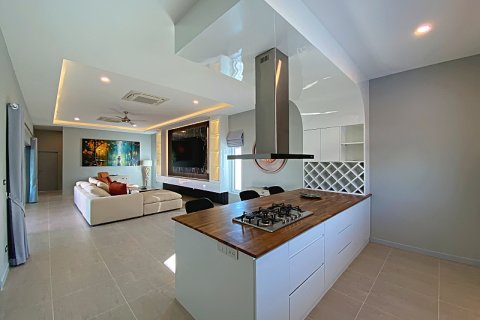Chalet de 5 dormitorios en Hua Hin, Tailandia № 168288 - foto 16