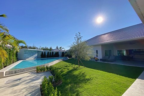 Chalet de 5 dormitorios en Hua Hin, Tailandia № 168288 - foto 4