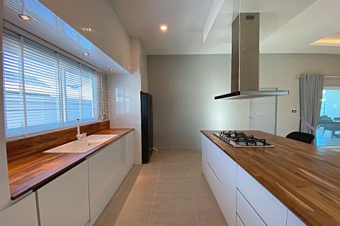 Chalet de 5 dormitorios en Hua Hin, Tailandia № 168288 - foto 17