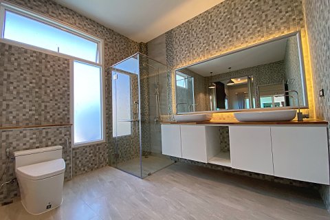 Chalet de 5 dormitorios en Hua Hin, Tailandia № 168288 - foto 28