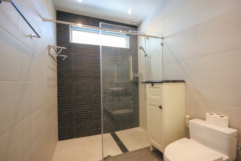 Chalet de 3 dormitorios en Hua Hin, Tailandia № 168326 - foto 19