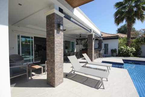 Chalet de 3 dormitorios en Hua Hin, Tailandia № 168326 - foto 6
