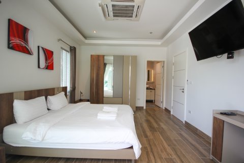 Chalet de 3 dormitorios en Hua Hin, Tailandia № 168326 - foto 17