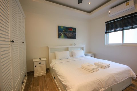 Chalet de 3 dormitorios en Hua Hin, Tailandia № 168326 - foto 14