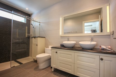 Chalet de 3 dormitorios en Hua Hin, Tailandia № 168326 - foto 18