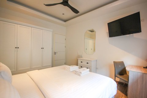Chalet de 3 dormitorios en Hua Hin, Tailandia № 168326 - foto 13