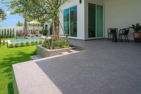 Chalet de 4 dormitorios en Hua Hin, Tailandia № 168325 - foto 5