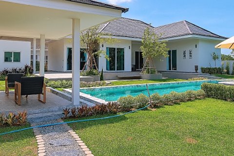 Chalet de 4 dormitorios en Hua Hin, Tailandia № 168325 - foto 3