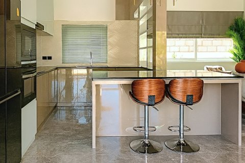 Chalet de 4 dormitorios en Hua Hin, Tailandia № 168325 - foto 12