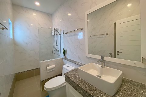 Chalet de 3 dormitorios en Hua Hin, Tailandia № 168324 - foto 18