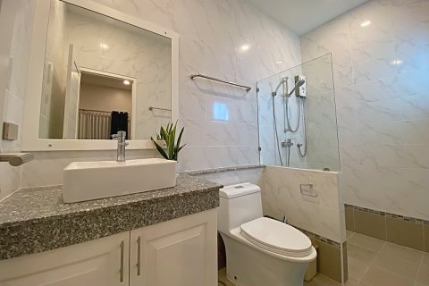 Chalet de 3 dormitorios en Hua Hin, Tailandia № 168324 - foto 15