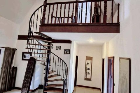 Chalet de 3 dormitorios en Pattaya, Tailandia № 159908 - foto 5