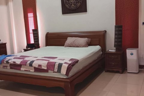 Chalet de 3 dormitorios en Pattaya, Tailandia № 159908 - foto 11