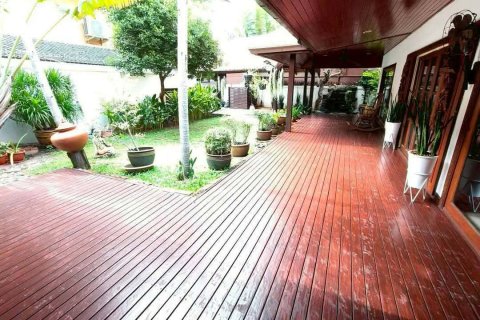 Chalet de 3 dormitorios en Pattaya, Tailandia № 159908 - foto 13