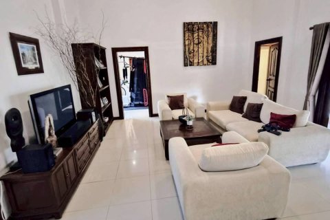 Chalet de 3 dormitorios en Pattaya, Tailandia № 159908 - foto 3