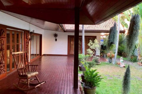 Chalet de 3 dormitorios en Pattaya, Tailandia № 159908 - foto 2