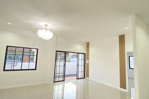 Chalet de 3 dormitorios en Pattaya, Tailandia № 159911 - foto 17